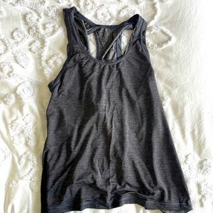 Lululemon size 6 grey tank with twist detail